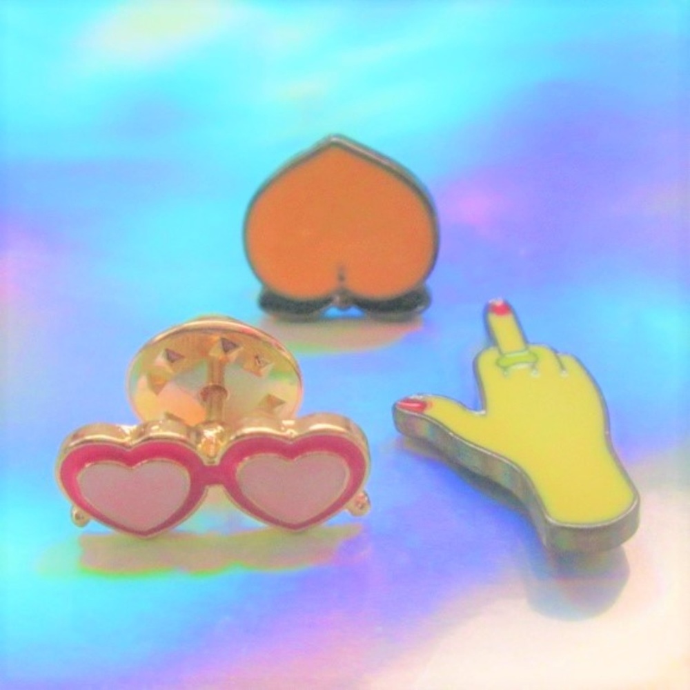 3 girl gang pin set lot sunglasses peach finger